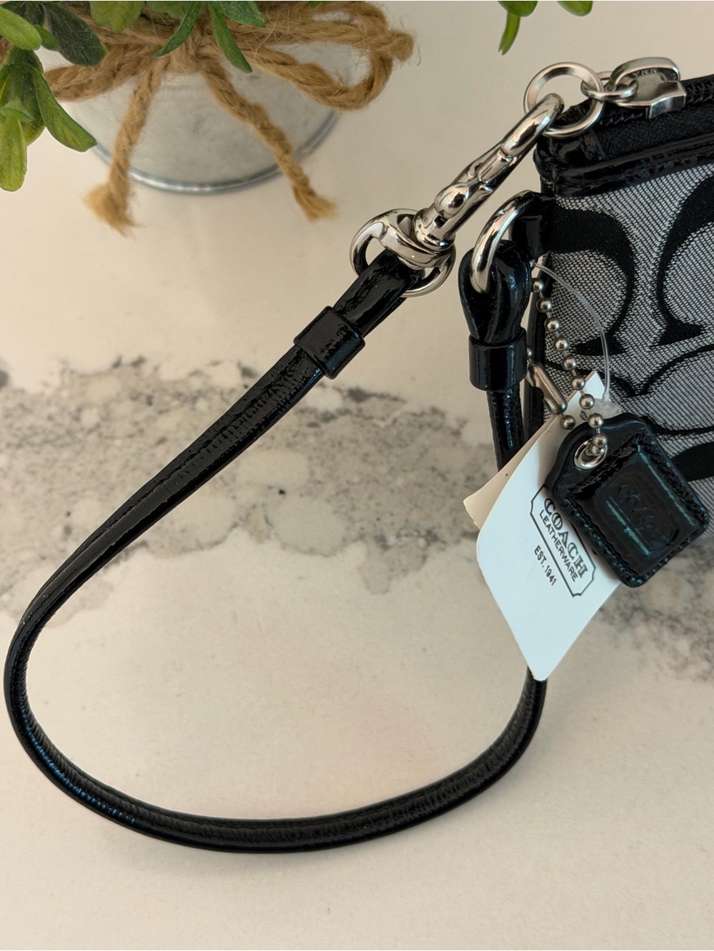COACH POPPY Signature Small Wristlet with Heart Charm NWT Black Grey - Picture 4 of 6